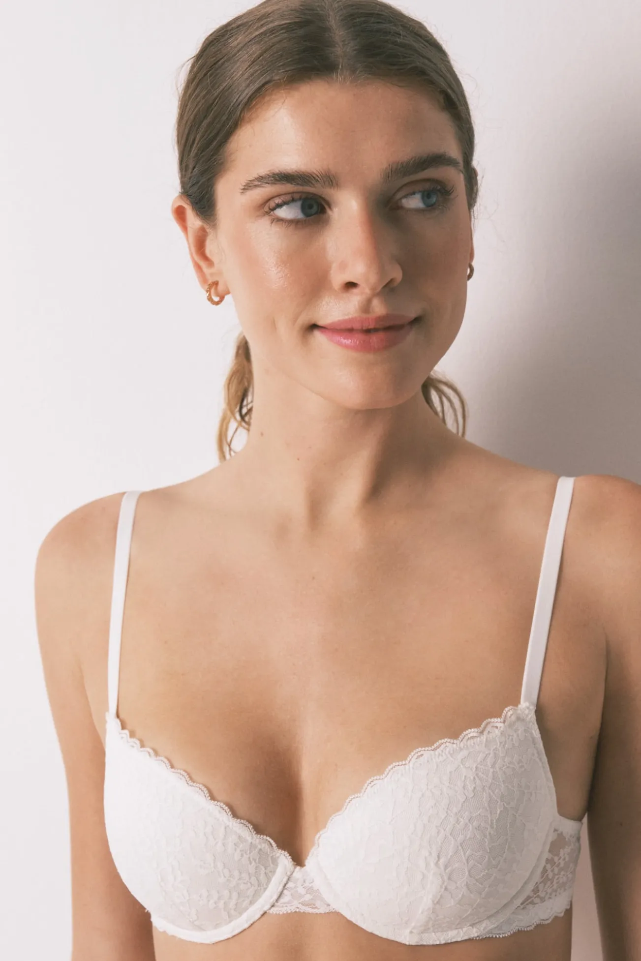 BEAUTIFUL soutien com bojo e renda branca