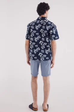 Bermuda cor clara lavada slim fit