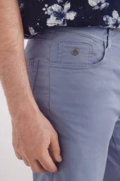 Bermuda cor clara lavada slim fit