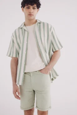 Bermuda cor clara lavada slim fit