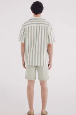 Bermuda cor clara lavada slim fit