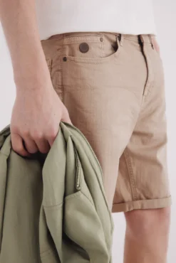 Bermuda cor lavada slim fit