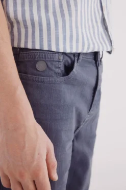 Bermuda cor lavada slim fit