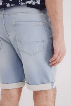 Bermuda denim slim fit de malha leve