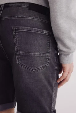 Bermuda em knit denim preto-lavado