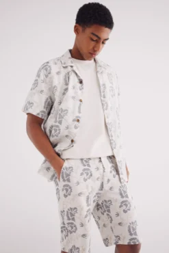 Bermuda jacquard com caimento relaxado
