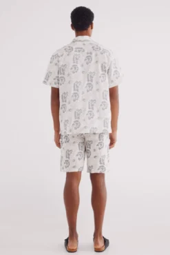 Bermuda jacquard com caimento relaxado