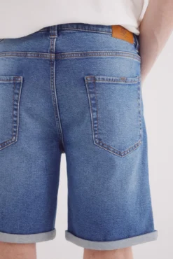 Bermuda jeans básica lavagem média