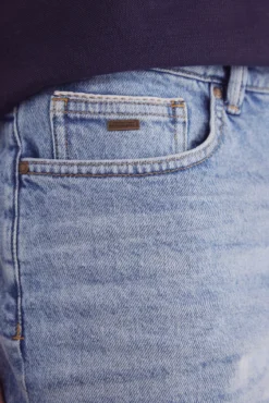 Bermuda jeans regular fit com lavagem média