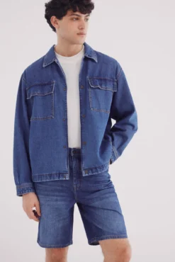 Bermuda jeans regular fit , lavagem média escura