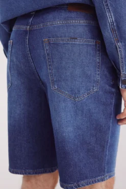 Bermuda jeans regular fit , lavagem média escura