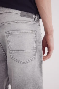 Bermudas de ganga em knit denim