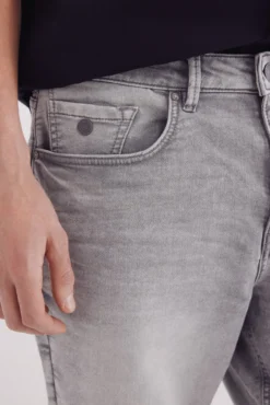 Bermudas de ganga em knit denim