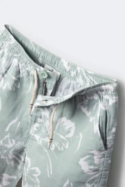 Bermudas florais para meninos