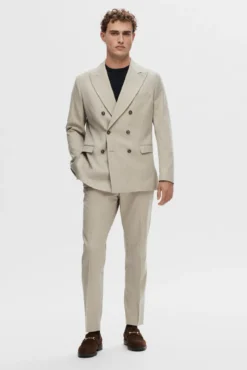 Blazer Slim Fit com risca diplomática confecionado com materiais reciclados