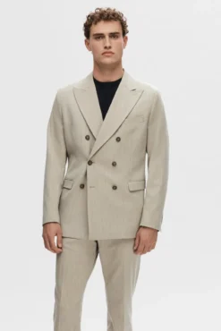 Blazer Slim Fit com risca diplomática confecionado com materiais reciclados