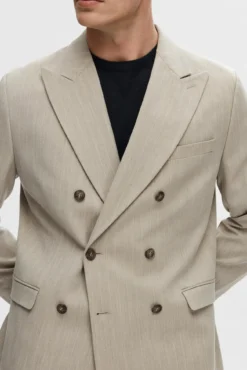 Blazer Slim Fit com risca diplomática confecionado com materiais reciclados