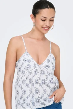 Blusa bordada perfurada