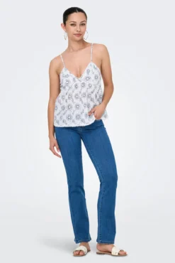 Blusa bordada perfurada