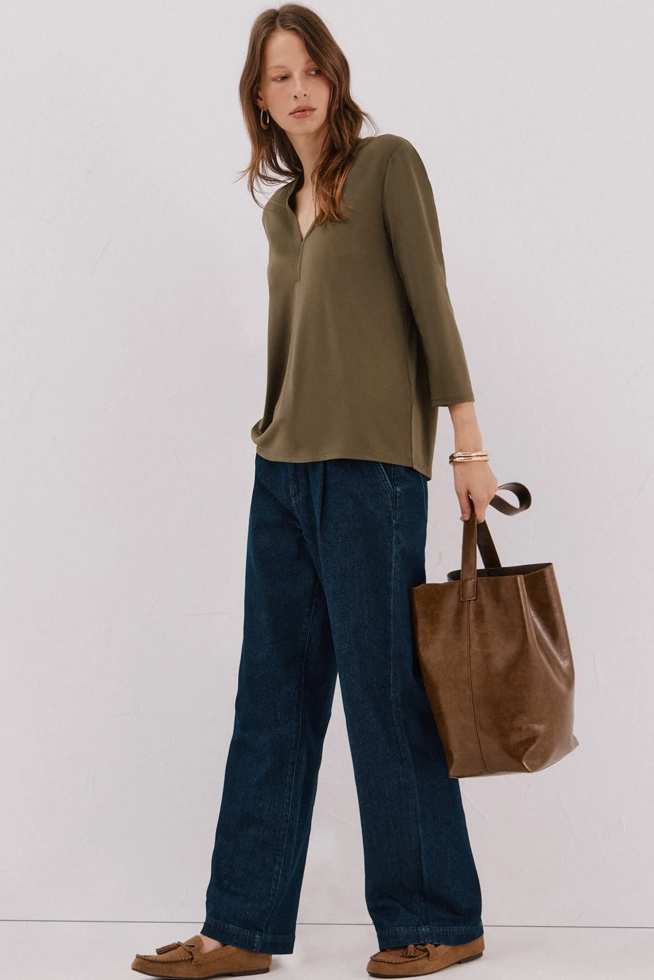 Blusa básica com gola mao