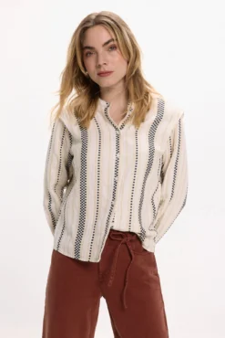 Blusa com bordado de algodão