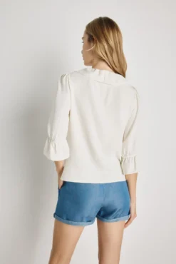 Blusa com folhos