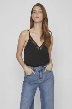 Blusa de alças ajustáveis fluida