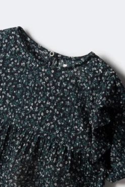 Blusa de flores para menina