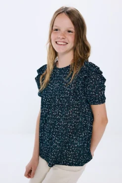 Blusa de flores para menina