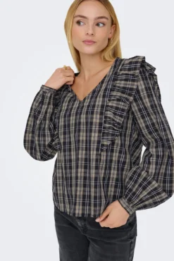 Blusa de manga comprida com babados