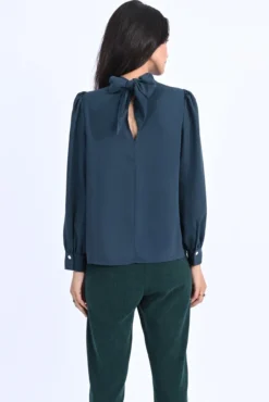 Blusa de manga comprida com laçada