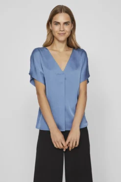 Blusa de manga curta acetinada