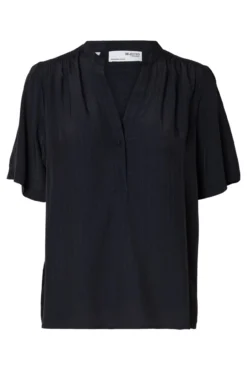 Blusa de manga curta confecionada com viscose Ecovero.