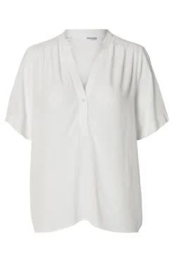 Blusa de manga curta confecionada com viscose Ecovero.