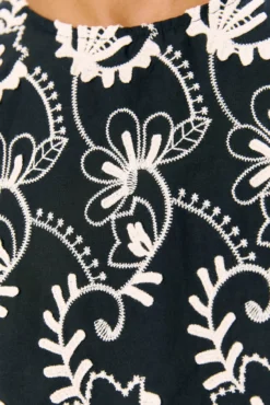 Blusa de tecido bordado