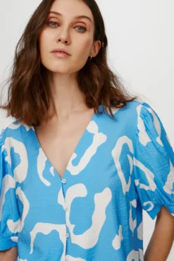Blusa Ecovero e mangas balão