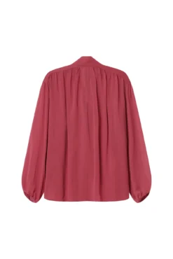 Blusa esvoaçante com laçada