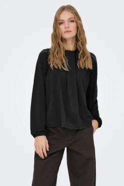 Blusa esvoaçante de manga comprida