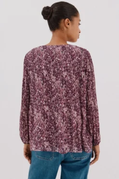 Blusa plissada contrastante