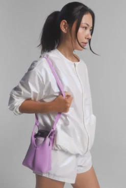 Bolsa pequena de neoprene lilás