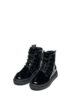 Botas com efeito verniz