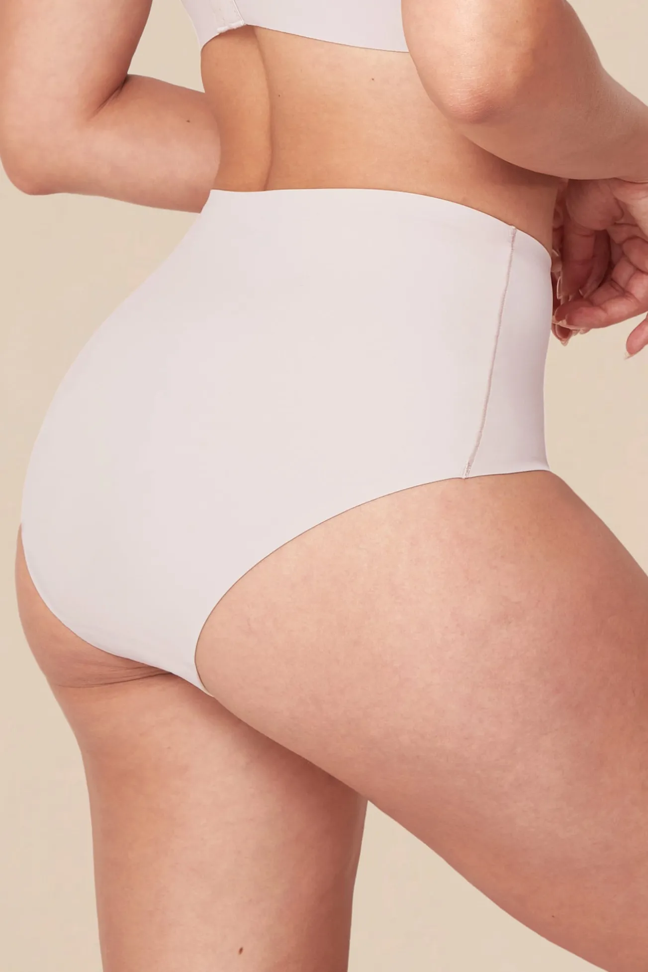 Braga menstrual talle alto arena – Absorción media