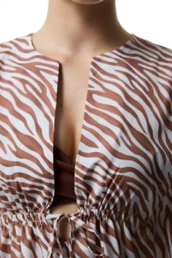 Caftan de praia com estampa de zebra marrom