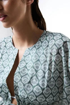 Caftan de praia verde estampado