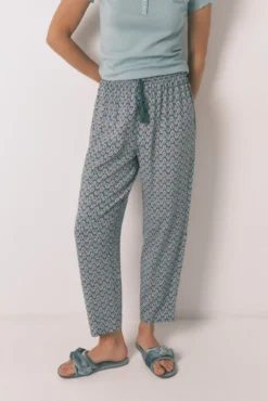 Calça calça estampada em viscose cenoura