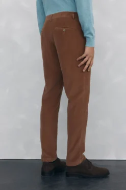 Calça calças chino de veludo veludo leve e regular fit
