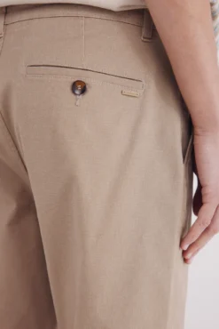 Calça calças chino slim fit com micro estampa