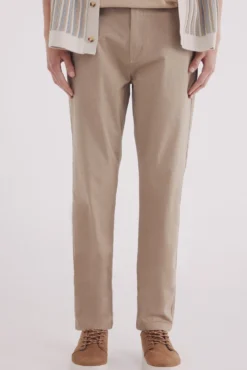 Calça calças chino slim fit com micro estampa