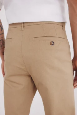 Calça calças chino slim fit com micro estampa