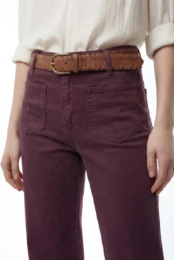 Calça com bolsos frontais